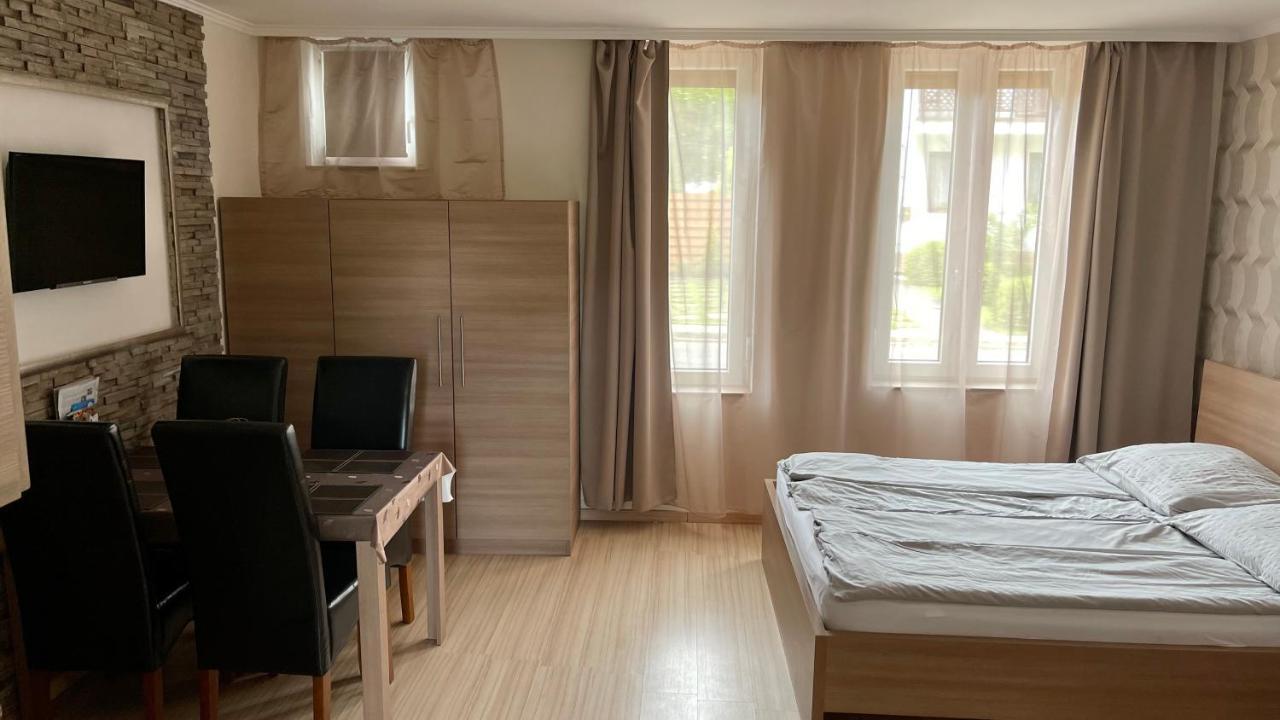 Gyula Var Premium Apartman エクステリア 写真