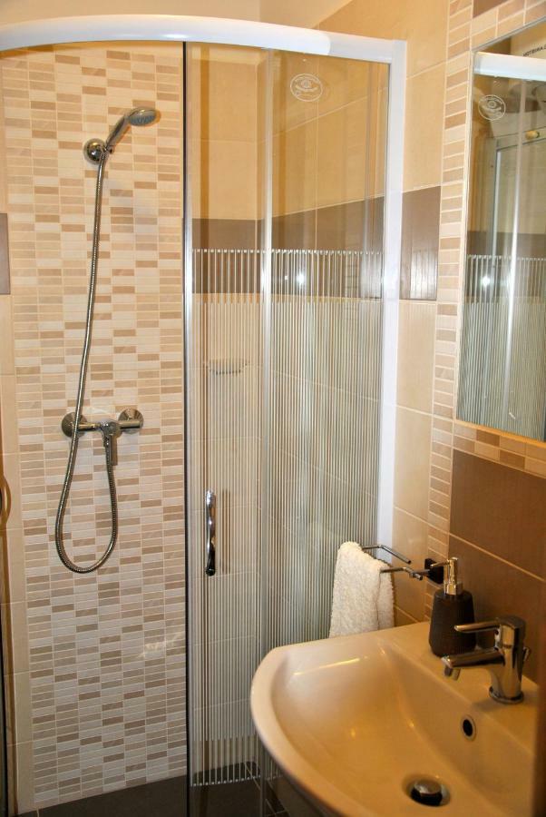 Gyula Var Premium Apartman エクステリア 写真